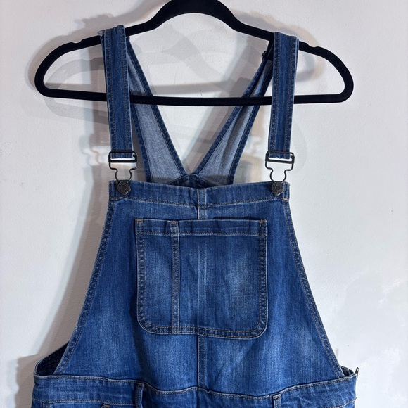 GAP Sz XL Mid Wash Denim Overalls Patch Pockets Tapered Leg Adjustable Straps - Picture 2 of 12
